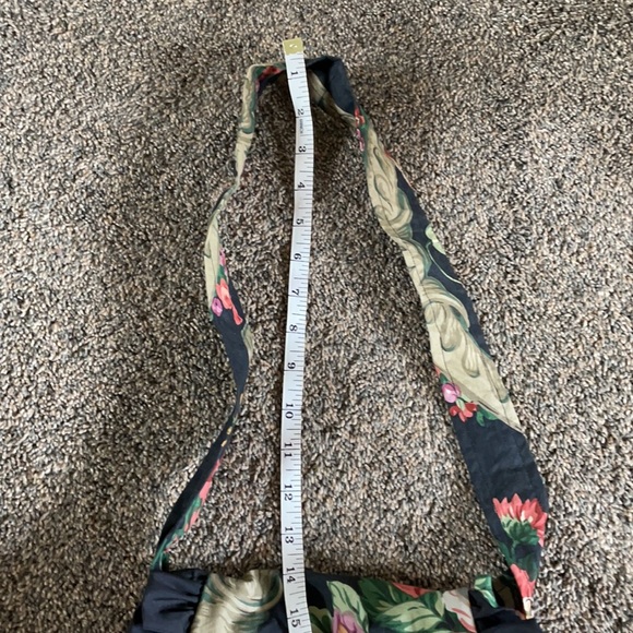 Floral Vintage Ruffle Shoulder Bag - Picture 5 of 6